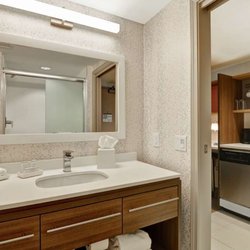 Home2 Suites By Hilton Beaufort - Guest room bath