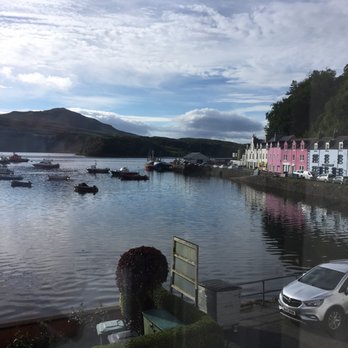 Marine House - Fiona provides a space to park your car. - Bed & Breakfast Near Me - Portree, HLD Marine House - Fiona provides a space to park your car. - Bed & Breakfast Near Me - Portree, HLD