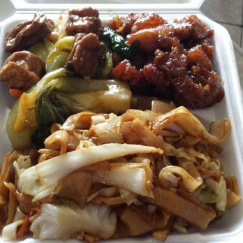 Asian Mix - Two item plate with starch - Chow Fun Noodles with Orange Chicken, Tofu & Veggies. ($7.45) - Fast Food Near Me - Honolulu, Hawaii