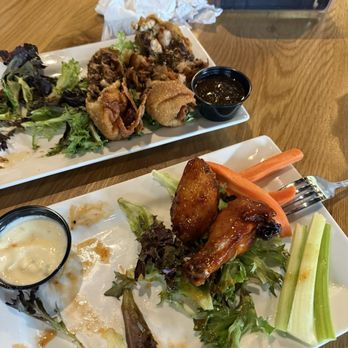 Pour Taproom - Egg rolls & Wings - Beer Bar Near Me - Jacksonville, Florida