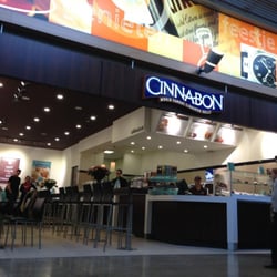 Cinnabon - Vlak naast de Bram en Ah XL dus als je alleen voor Cinnabon komt kun je het beste op station Alexander uitstappen