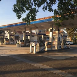 Chevron - Lots of room and easy access off freeway