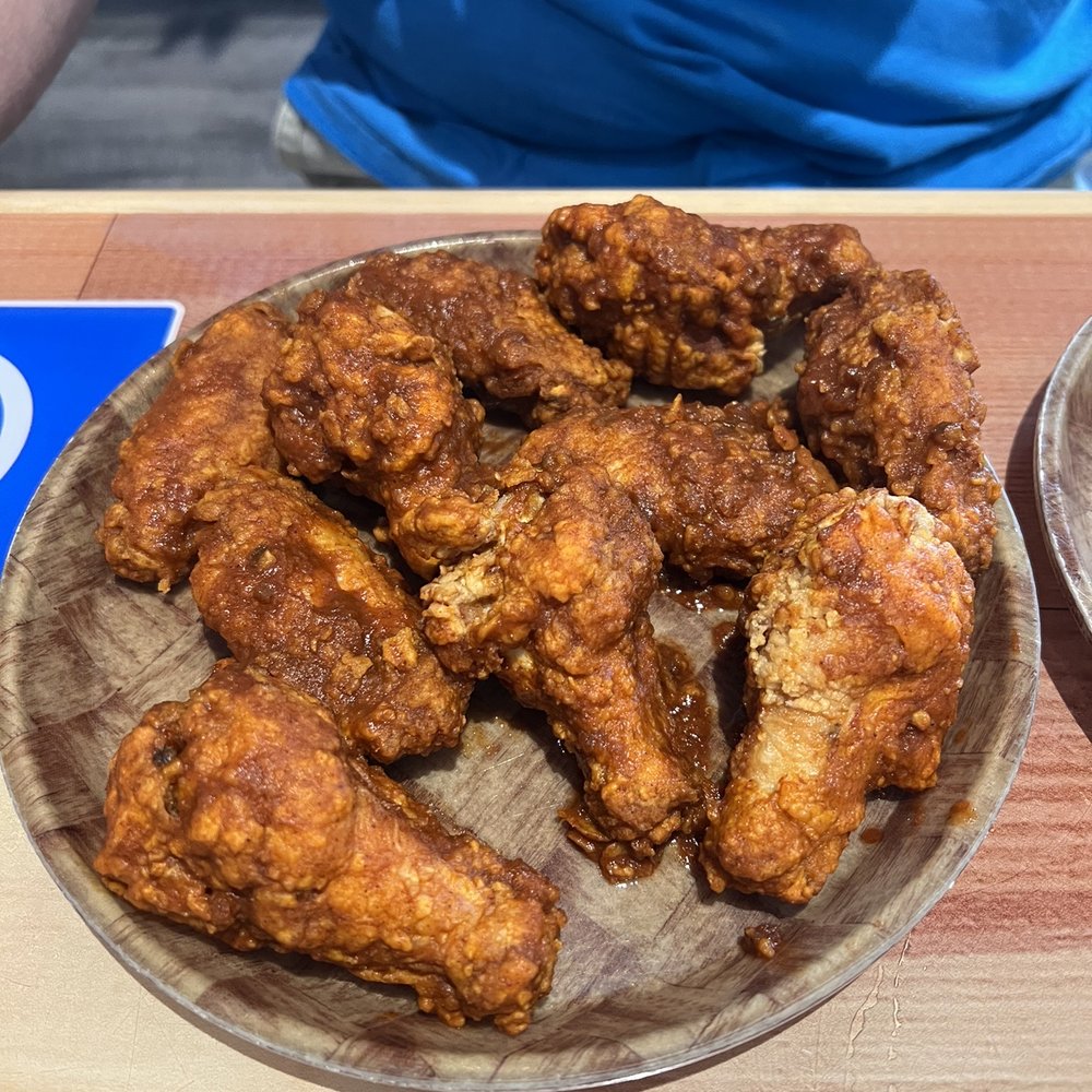 Hooters - 4 Mile Island wings - American Near Me - Odessa, Florida