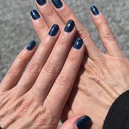 Gorgeous blue magnetic gel nails! Gorgeous blue magnetic gel nails!