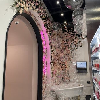 Gloss Nail Bar - Corner wall that gets decorated each season - Nail Salons Near Me - Houston, Texas