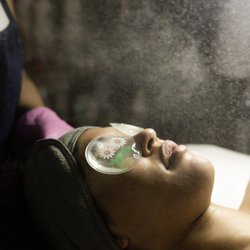 Hydrating face mist applied after extractions