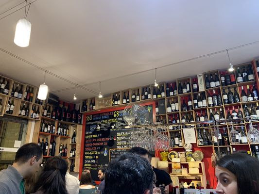 Vinoteca Vides by null