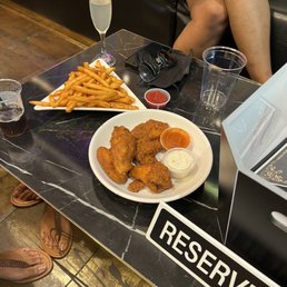 Wings & fries! Wings & fries!