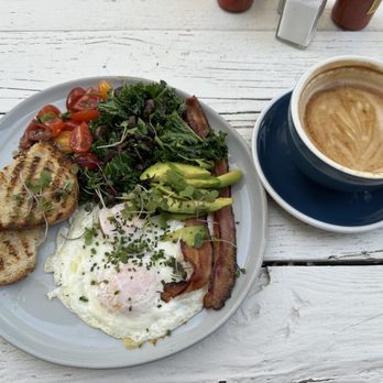 Blueys Kitchen - Blueys Breakfast + Latte - Cafes Near Me - Santa Monica, California Blueys Kitchen - Blueys Breakfast + Latte - Cafes Near Me - Santa Monica, California