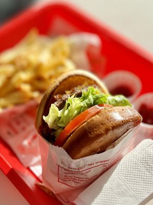 In-N-Out Burger by null