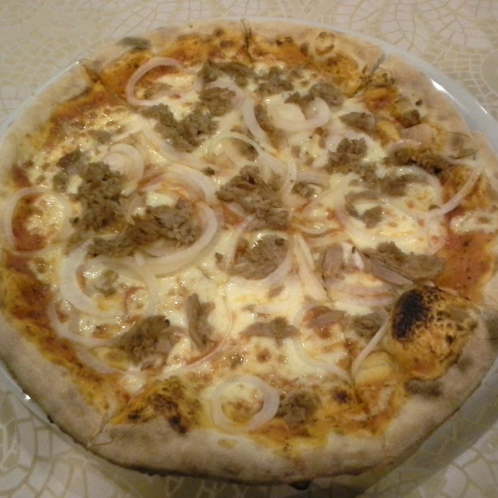 Da Vinci - Pizza with tuna & onions - 10€ - Italian Near Me - Lisbon, 11