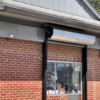 Conoco - a brick building with a sign on the front of it - Gas Stations Near Me - Crum Lynne, Pennsylvania Conoco - a brick building with a sign on the front of it - Gas Stations Near Me - Crum Lynne, Pennsylvania