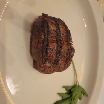 Harry & Izzy's - 6 oz medium rare filet mignon - Steakhouses Near Me - Indianapolis, Indiana Harry & Izzy's - 6 oz medium rare filet mignon - Steakhouses Near Me - Indianapolis, Indiana