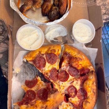 Abe’s Pizza - Small Pepperoni Pizza & 6 WINGS BUFFALO - Pizza Near Me - San Francisco, California
