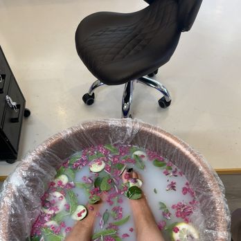 Beau Den Spa & Nails - Pedi Bowl - Nail Salons Near Me - Concord, California