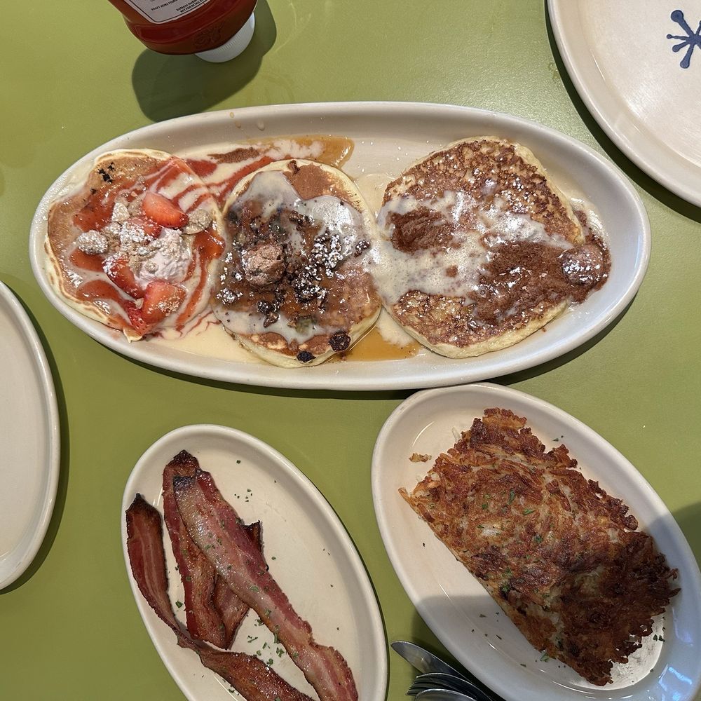 Sampler pancakes, hashbrowns and bacon. Sampler pancakes, hashbrowns and bacon.
