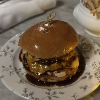 Simonette - Parisienne burger - French Near Me - Culver City, California