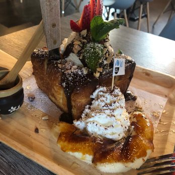 Wave Bowl - The giant brick toast w Creme brûlée banana - Korean Near Me - Plano, Texas