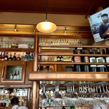Elliott's Oyster House - Seafood Near Me - Seattle, Washington