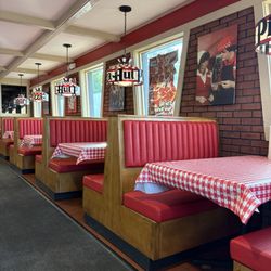 Pizza Hut - Dining area