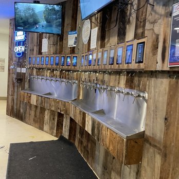 Mountain Pizza & Taproom - a row of sinks - Pizza Near Me - South Fork, Colorado