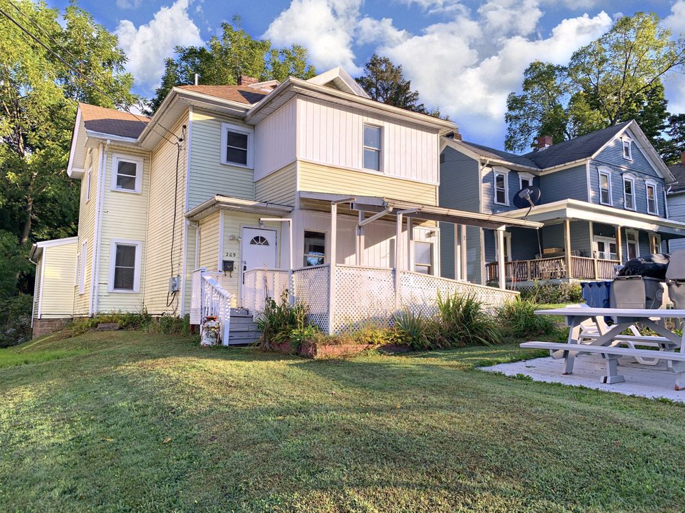 MEGGAN BRADSHAW Contact Agent 1103 Park Ave, Meadville