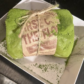Matcha En - Matcha towel cake - Desserts Near Me - Chicago, Illinois