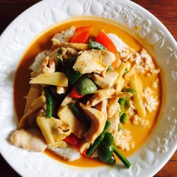 Baan Thai Isarn - Meget lækker rød karry med kylling