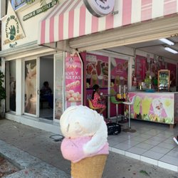 La Nueva Michoacana - Cone of queso y fresa for 50 pesos