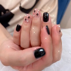 Queen Nails
