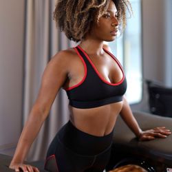 Studio Reshaped - Position: Front  thighs