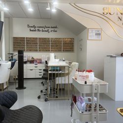 Sunshine Nails Boutique - Inside