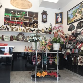 Vietnamese Roll Restaurant - Immediate front area with some seating and small merchandise for sale - Vietnamese Near Me - Saskatoon, Saskatchewan