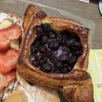 Cream Pan - blueberry croissant - Bakeries Near Me - Tustin, California