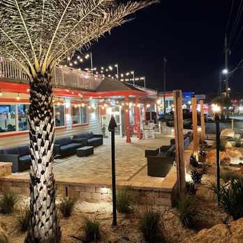 Live Aloha Landscapes - a restaurant at night - Landscape Architects or Designers Near Me Live Aloha Landscapes - a restaurant at night - Landscape Architects or Designers Near Me