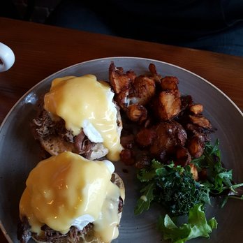 Catch 122 - Eggs Benedict braised short ribs - Breakfast & Brunch Near Me - North Vancouver, British Columbia
