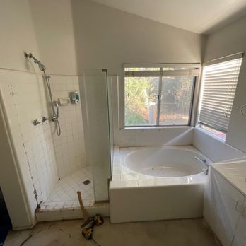 Safeway Construction - Master Shower Before - General Contractors Near Me - Simi Valley, California Safeway Construction - Master Shower Before - General Contractors Near Me - Simi Valley, California