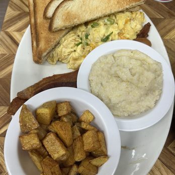 Spanky’s Stack House - Spankys Sunrise Sampler - Breakfast & Brunch Near Me - Opelika, Alabama