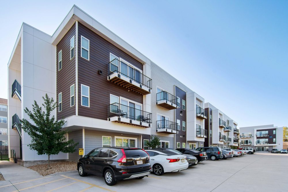 ELEVATE STUDENT LIVING Updated September 2024 61 Photos 701 E Elm