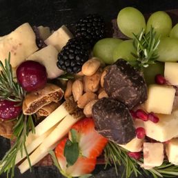 Look at that delicious cheeseboard!!!! Look at that delicious cheeseboard!!!!