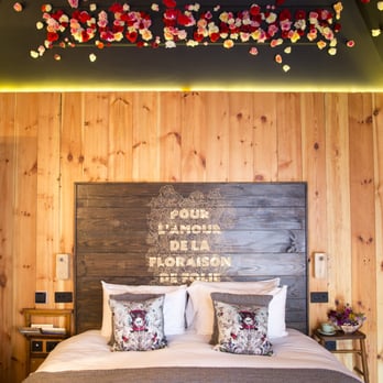 The Bell Inn - The interior of Pour l'Amour - Hotels Near Me - Wadhurst, ESX