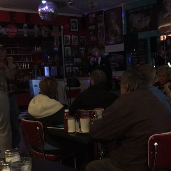 Famous 50's Diner - People dancing to a Frank Sinatra impersonator singing - Diners Near Me - Bridgeport, Connecticut Famous 50's Diner - People dancing to a Frank Sinatra impersonator singing - Diners Near Me - Bridgeport, Connecticut
