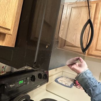 Cleaning queens - Outside of appliance. Should have been cleaned, according to their 'Deep Clean' checklist. - Home Cleaning Near Me