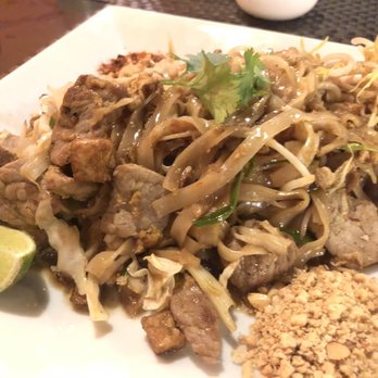 Hola Bangkok - Pad Thai with beef, the moistest I've ever had. Great flavor - Thai Near Me - Playa del Carmen, ROO Hola Bangkok - Pad Thai with beef, the moistest I've ever had. Great flavor - Thai Near Me - Playa del Carmen, ROO