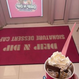 Cookie cloud rolled ice cream, Oreo and Carmel with Reese peanut butter cup. Cookie cloud rolled ice cream, Oreo and Carmel with Reese peanut butter cup.
