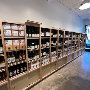 Tiny Grocer / Hyde Park - Wine section - Grocery Near Me - Austin, Texas