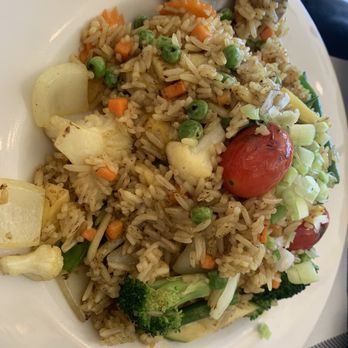 Pineapple Thai cuisine - Thai Near Me - Chestnut Hill, Massachusetts
