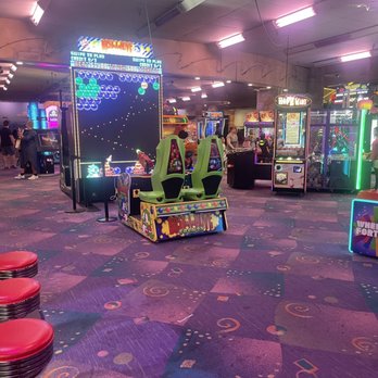 Enchanted Castle - Arcade area. - Amusement Parks Near Me - Lombard, Illinois