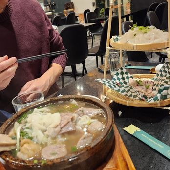 Lá Sen Vietnamese Cuisine - Deluxe Stone Bowl Pho - Vietnamese Near Me - Toronto, Ontario Lá Sen Vietnamese Cuisine - Deluxe Stone Bowl Pho - Vietnamese Near Me - Toronto, Ontario
