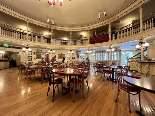The Diamond Horseshoe by null
